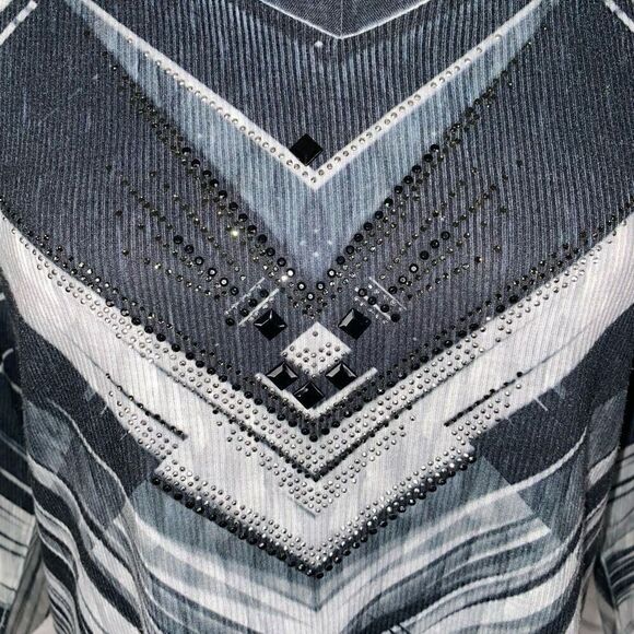 French blue women M v-cut multicolor 3/4 sleeve blouse w/decorative studs - Picture 4 of 10